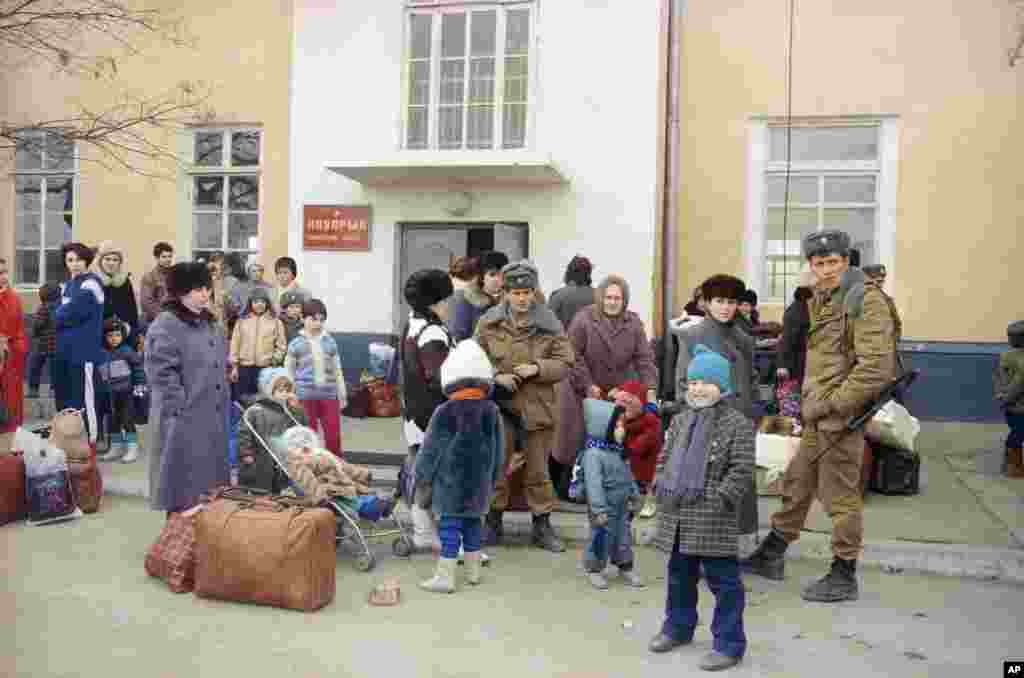 Families of Soviet military officers in Baku wait to be evacuated from the Azerbaijani capital on January 24. Moscow feared that Soviet soldiers and their families would be the targets of reprisals.