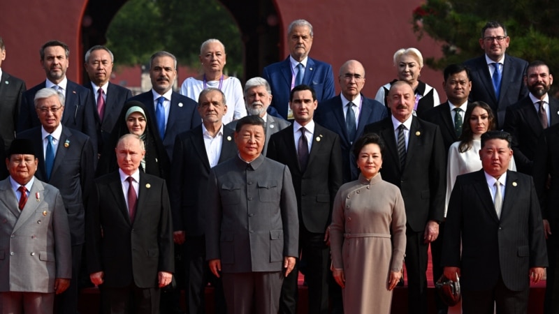 Ce înseamnă pentru România vizita la Beijing a „persoanelor fizice, în libertate” Adrian Năstase și Viorica Dăncilă