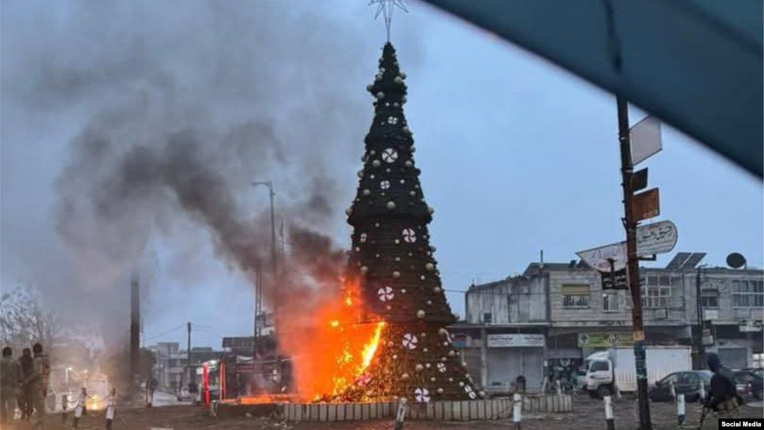 Горяща елха край християнско градче в близост до град Хама