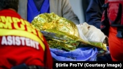 65 de tineri au murit în urma incendiului din clubul Colectiv, incendiu care a scos la iveală unele dintre cele mai grave probleme ale societății.