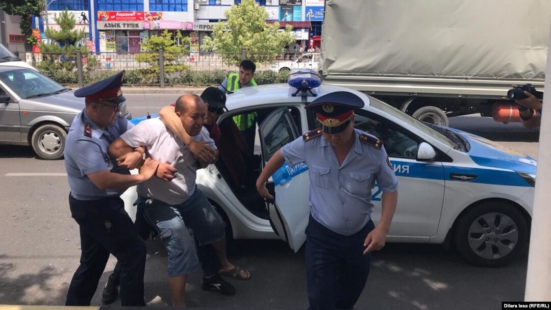 Задержания в Шымкенте, 9 июня 2019 года. 