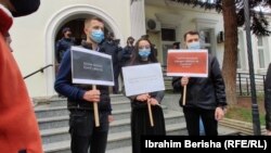 Të hënën në Prishtinë ka pasur edhe një protestë të shoqërisë civile, me kërkesat për largimin e profesorit Kastrati nga Universiteti i Prishtinës.