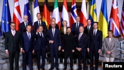 Президент України, очільники країн Європи і Європейського Союзу, генеральний секретар НАТО, представники США. Переговори щодо плану припинення війни. Берлін. Німеччина, 15 грудня 2025 року