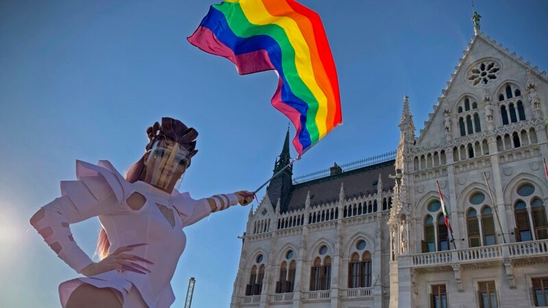 Jelen is lesznek a nagykövetek a Pride-on, meg nem is