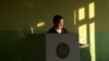 Një qytetar duke votuar në zgjedhjet e shkurtit më 2025.