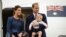 Şahzadə William, həyat yoldaşı Catherine və oğulları Şahzadə George