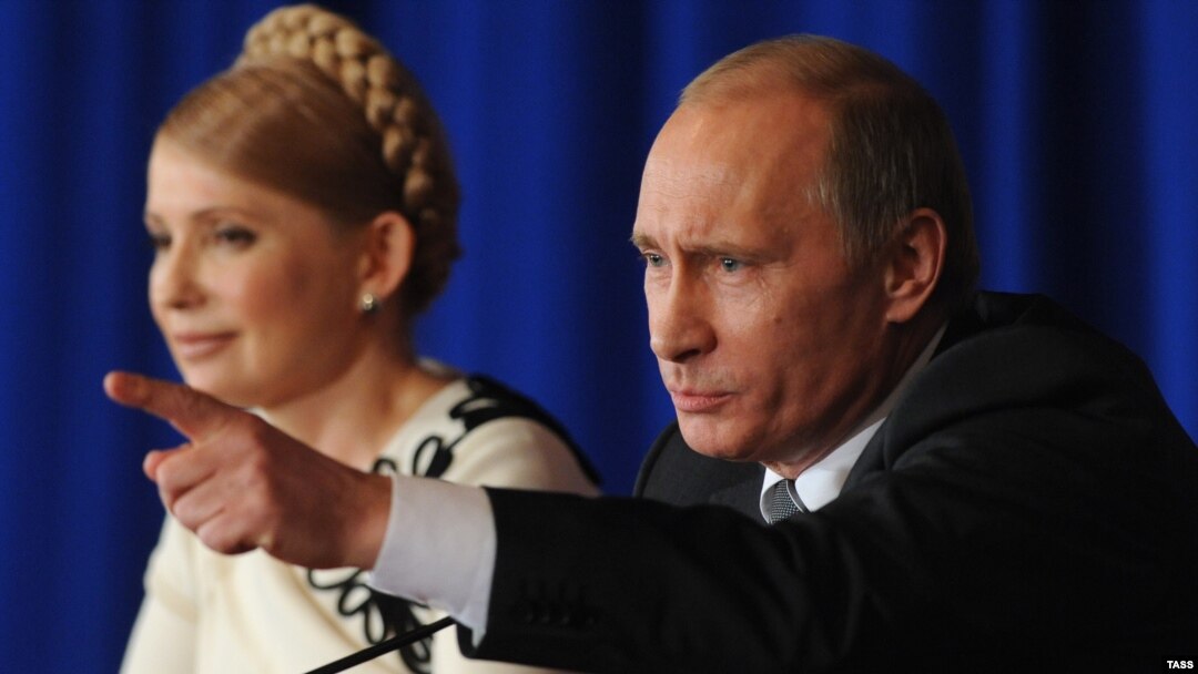 Na listi sankcionisanih i Julija Timošenko (na fotografiji sa Vladimirom Putinom)