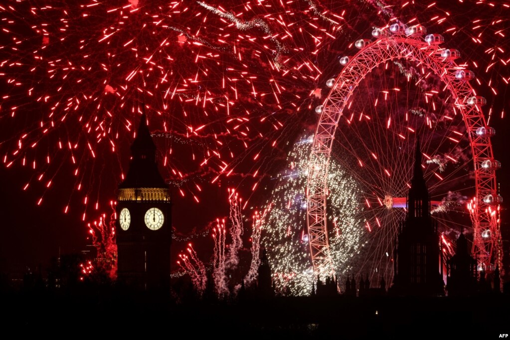 Këtu e shohim Londrën, të magjishme për festën e Vitit të Ri.