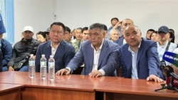 2-июлда сот Камчыбек Ташиев баш болгон сегиз кишини бийликти күч менен басып алууга күнөөлүү деп таап, бирок пробация менен эркиндикке чыгарган 