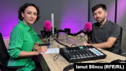 Jurnalista Adriana Nedelea a stat de vorbă cu actorul și producătorul de film Mircea Bravo despre posibile soluții contra minciunilor ce riscă să inunde rețelele sociale. Loc (aproape) ideal de întâlnire între oameni diverși, social-media necesită azi manuale de întrebuințare. 