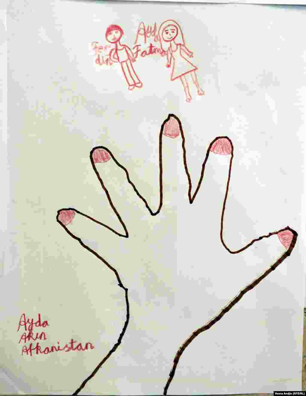 Однако большинство рисунков, которые она увидела сейчас, не несут негативных эмоций. Рисунок восьмилетней Айды из Афганистана.