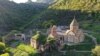 <strong><a href="https://en.wikipedia.org/wiki/Dadivank">Dadivank</a></strong>,o mănăstire din regiunea Shahumian de lângă Nagorno-Karabah
