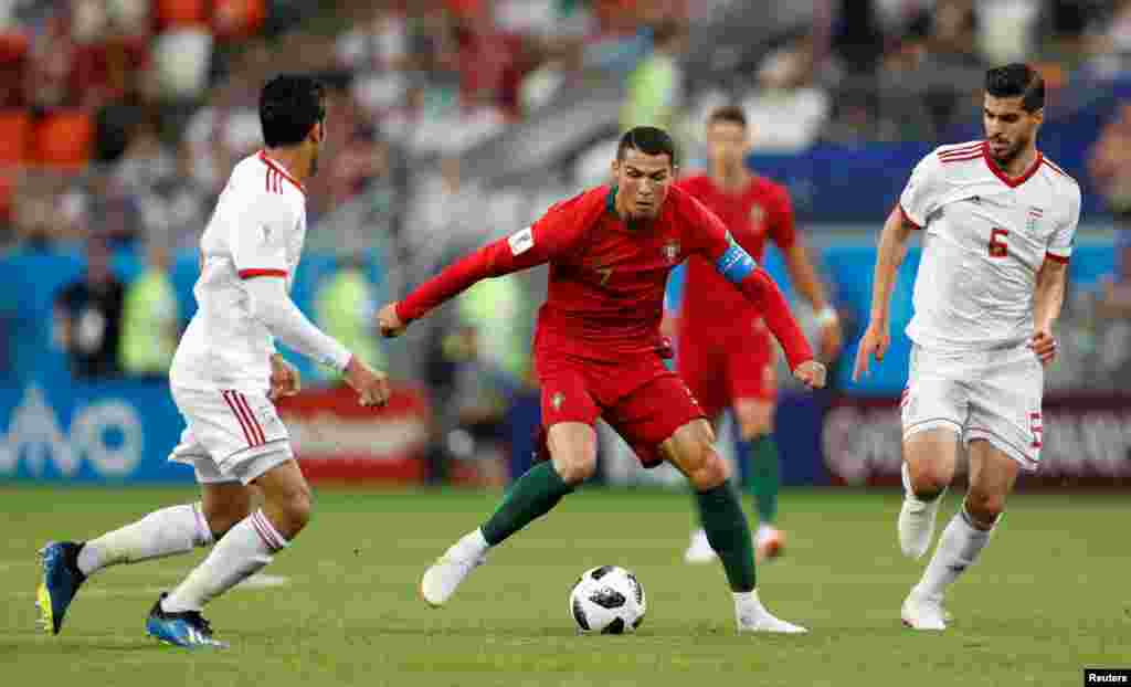 Soccer Football - World Cup - Group B - Iran vs Portugal - Mordovia Arena, Saransk, Russia - June 25, 2018 Portugal's Cristiano Ronaldo in action with Iran's Saeid Ezatolahi REUTERS/Matthew Childs