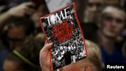 تایم مثل سایر مجلات به خاطر کاهش آگهی‌های تجاری و کاهش تیراژ نسخه‌های چاپی با مشکلات اقتصادی روبرو است.