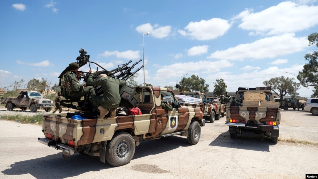 Libyan National Army fighters, commanded by Khalifa Haftar, head out of Benghazi to reinforce the troops on April 7, 2019. 