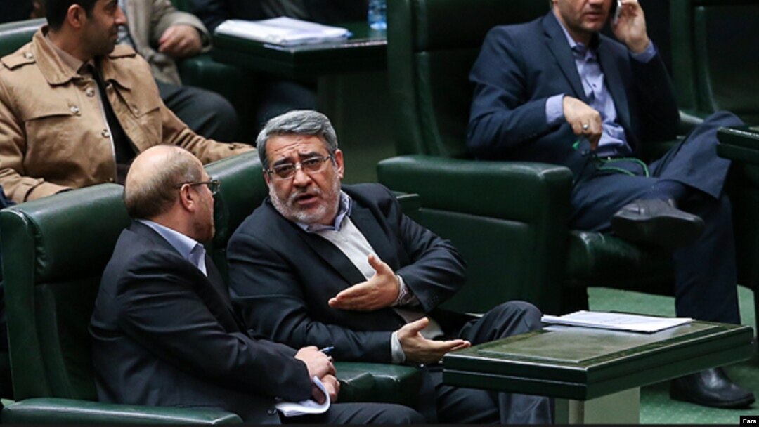 وزیر کشور و شهردار تهران گزارش‌های خود درباره حادثه پلاسکو را به مجلس ارایه کردند.

