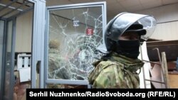 Наслідки сутичок у залі засідання суду, де проходив розгляд справи щодо лідера «Добровольчого руху ОУН» Миколи Коханівського, Київ, 24 жовтня 2017 року