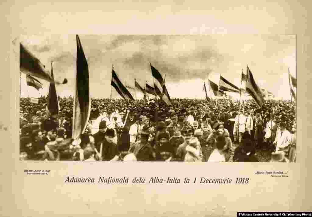 1 Decembrie 1918 la Alba Iulia. În urma plebiscitului organizat de Consiliul Național Român, acesta a proclamat Unirea Transilvaniei cu Regatul României. Una din cele numai cinci fotografii originale ale evenimentului.