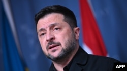 Володимир Зеленський повідомив, що у Норвегії, серед іншого, зустрівся з представниками оборонних компаній, з якими Україна працює над кількома проєктами для захисту неба