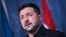 Володимир Зеленський повідомив, що у Норвегії, серед іншого, зустрівся з представниками оборонних компаній, з якими Україна працює над кількома проєктами для захисту неба
