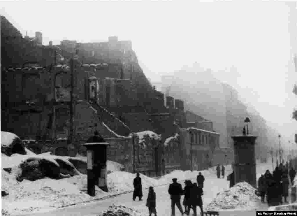 A snowy street in the ghetto