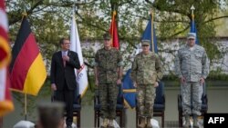 Ministrul american al apărării Ashton Carter, gen. Joseph Dunford, gen. american Curtis Scaparrotti și gen Philip Breedlove la ceremonia de marți de la Stuttgart