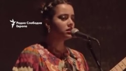 Иранки кои пееле јавно - апсени, испрашувани или забранети