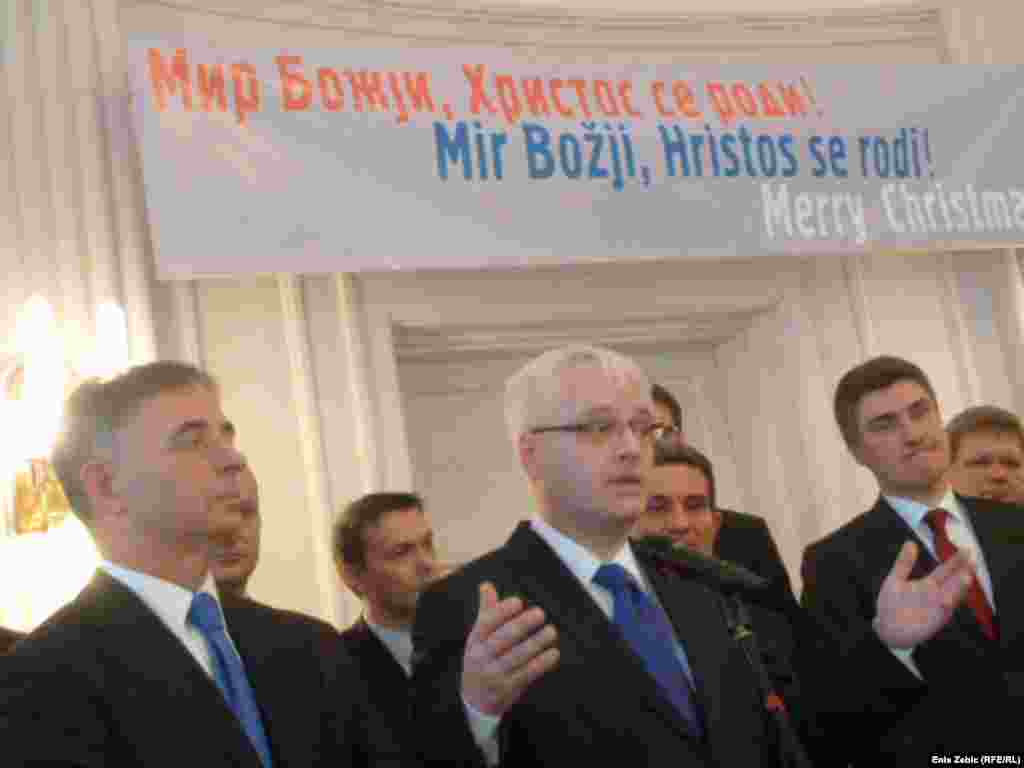 Hrvatska - Predsjednici države, Vlade i Sabora Ivo Josipović, Zoran Milanović i Boris Šprem i niz uglednika javnog života nazočili su domjenku što ga pred pravoslavni Božić organizira Srpsko narodno vijeće, Zagreb, 05.01.2012