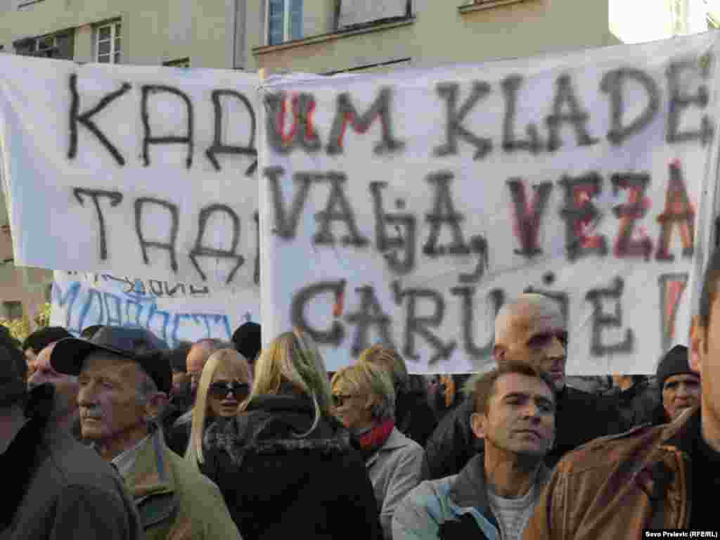 U Podgorici je nekoliko hiljada ljudi 21. januara 2012. protestovalo ispred zgrade crnogorske Vlade, zbog te&scaron;kog socijalno-ekonomskog stanja u Crnoj Gori. Protest je organizovala Unija slobodnih sindikata, uz podr&scaron;ku Mreže za afirmaciju nevl