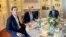 Зліва направо: спецпредставники США Джаред Кушнер і Стів Віткофф та міністр закордонних справ Оману Бадр аль-Бусаїді