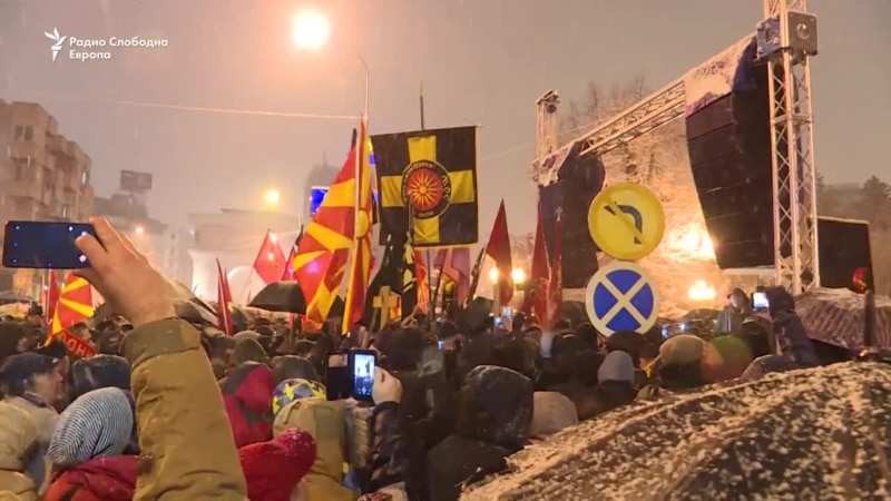 Several thousand people in Skopje demands the suspension of negotiation with Greece