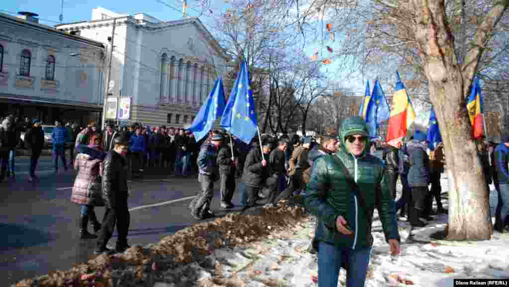 Demonstraţia din Scuarul Teatrului de Operă şi Balet.