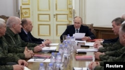 რუსეთის პრეზიდენტი ვლადიმირ პუტინმა 7 ოქტომბერს სანქტ-პეტერბურგში თავდაცვის სამინისტროსა და შეიარაღებული ძალების გენერალური შტაბის ხელმძღვანელობასთან, სამხედრო მეთაურებთან და უსაფრთხოების სამსახურების ხელმძღვანელებთან შეხვედრა გამართა