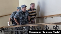 Игорь Зайцев в здании суда
