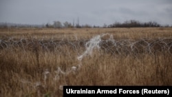 Ілюстраційне фото. Оптичне волокно для дистанційного контролю над російськими FPV-дронами поблизу українських позицій у районі Часового Яру, жовтень 2025 року