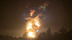 В Феодосии горит крупнейшая нефтебаза в Крыму (видео)