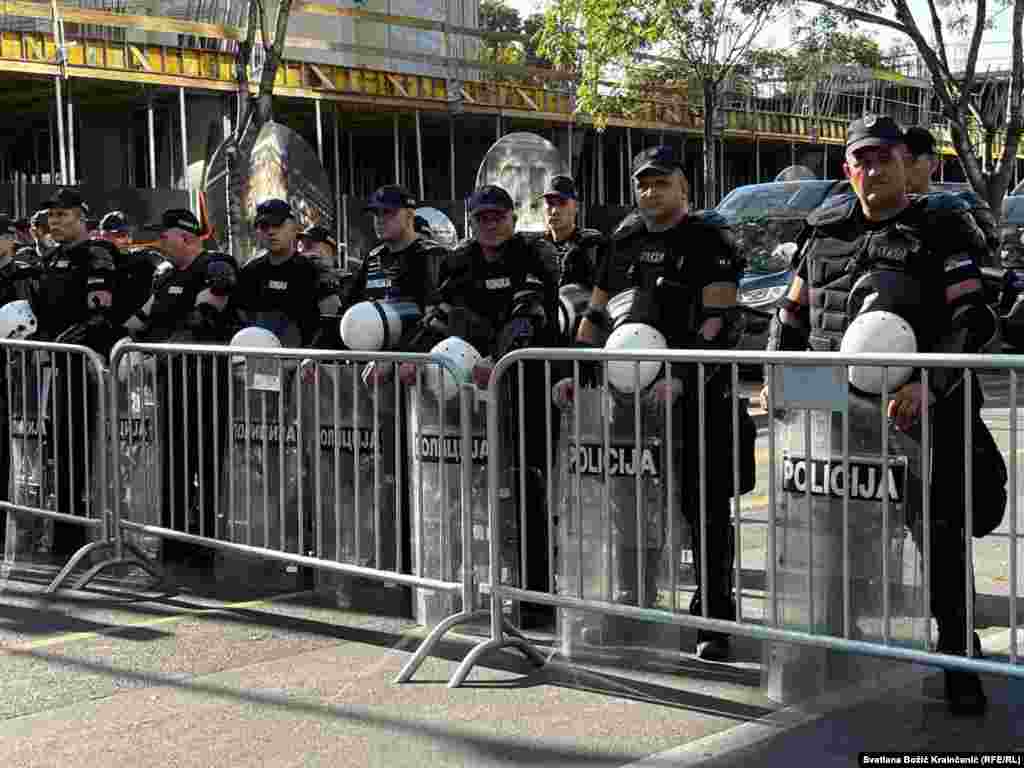 I ove godine, Prajd šetnja je organizovana uz veliko prisustvo policije.