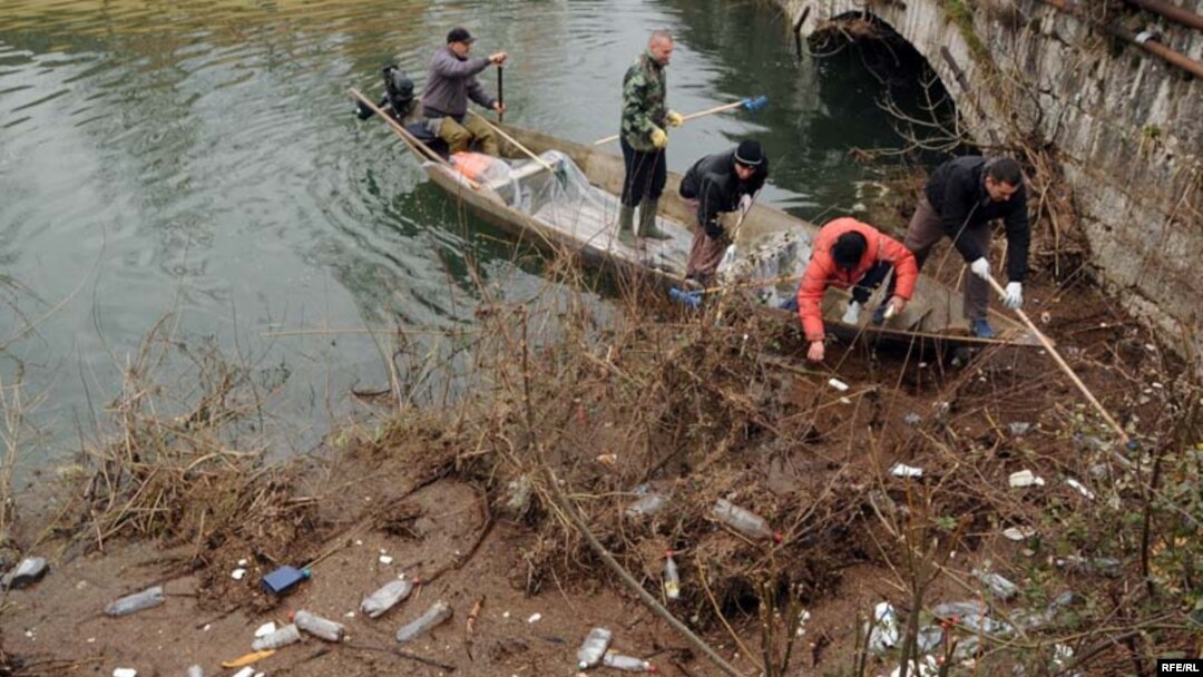 Smeće na obalama Skadarskog jezera, foto iz arhive, Savo Prelević