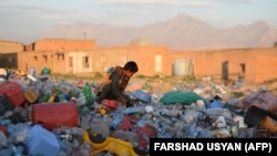 Dječak radi u fabrici za reciklažu plastike u predgrađu Mazar i Šarifa, Afganistan (foto arhiv)