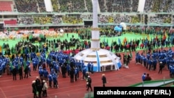 Aşqabad Olimpiya stadionunda rəsmi mərasim.