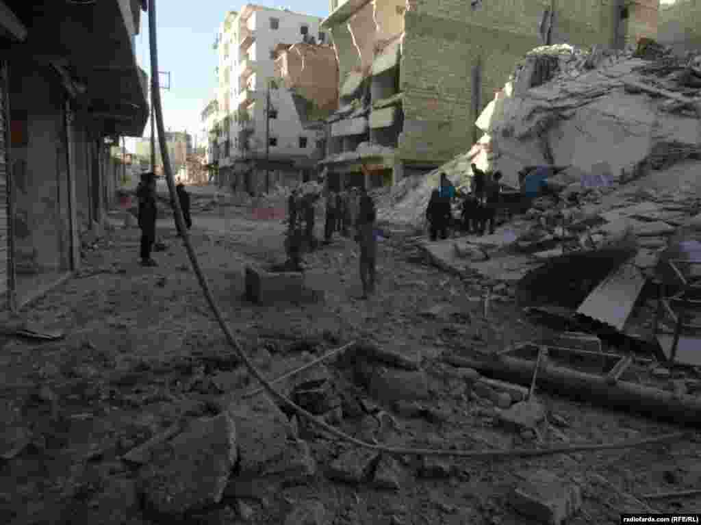 بین دست&zwnj;کم ۳۰۰ هزار تا نیم میلیون نفر از مردم سوریه در جنگ داخلی آن کشور کشته شده&zwnj;اند.