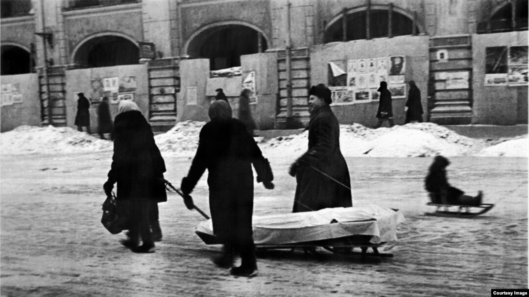 Брат с сестрой в одной кровати