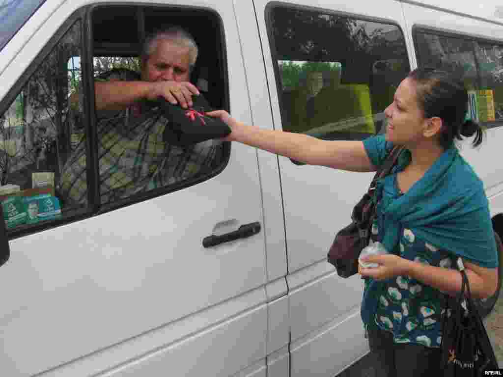 Întrebarea este: Iulian ştie? Iulian Ciocan, cel greu încercat de tagma taximetriştilor (vezi glosa de azi)