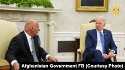 جو بایدن رئیس جمهوری ایالات متحده امریکا در جریان دیدار با محمد اشرف غنی رئیس جمهوری افغانستان در قصر سفید. 25 جون 2021