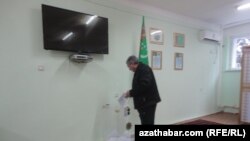 turkmenistan. presidential elections. men votes in ashgabat