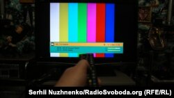 У зверненні медійних організацій перелічені декілька ведучих, які раніше працювали на каналах, пов’язаних із головою партії «Опозиційна платформа – За життя» Віктором Медведчуком