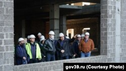 Губернатор Антон Алиханов на стройплощадке