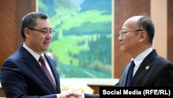 Садыр Жапаров жана Масато Канда.