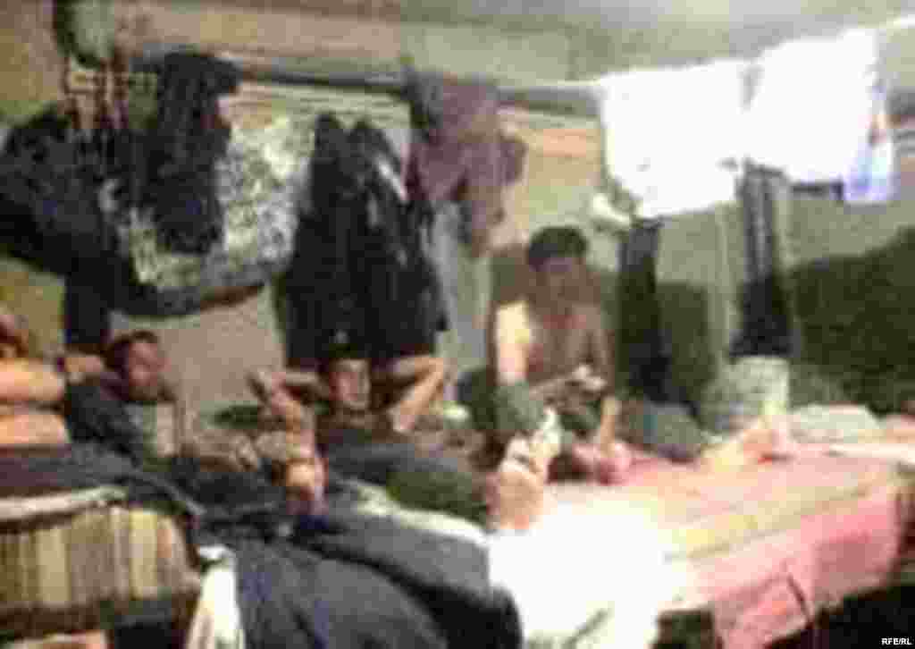 Russia -- migrant workers (Tajiks), Astrakhan 2005 - Tajik migrant laborers in Astrakhan (2005)