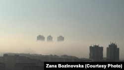 Скопје го поклопи сива магла, со денови мириса на изгорено